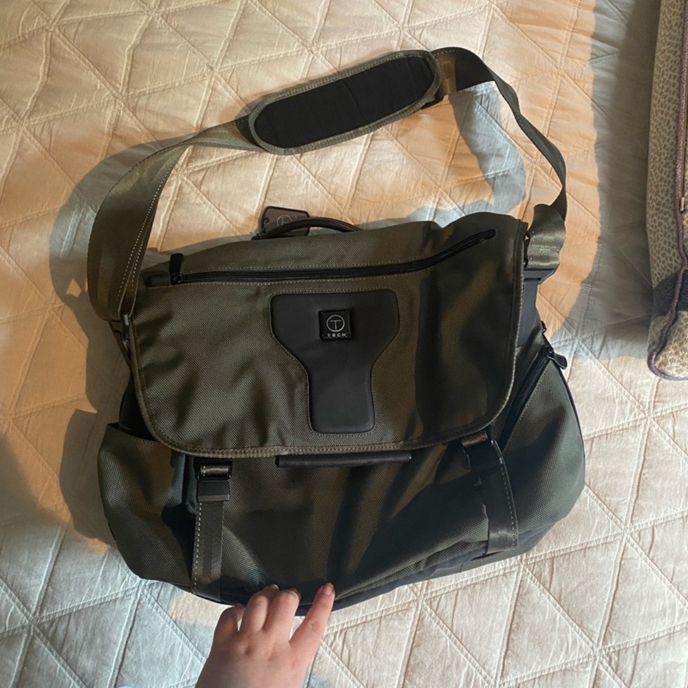Tumi Tech Massenger shoulder bag